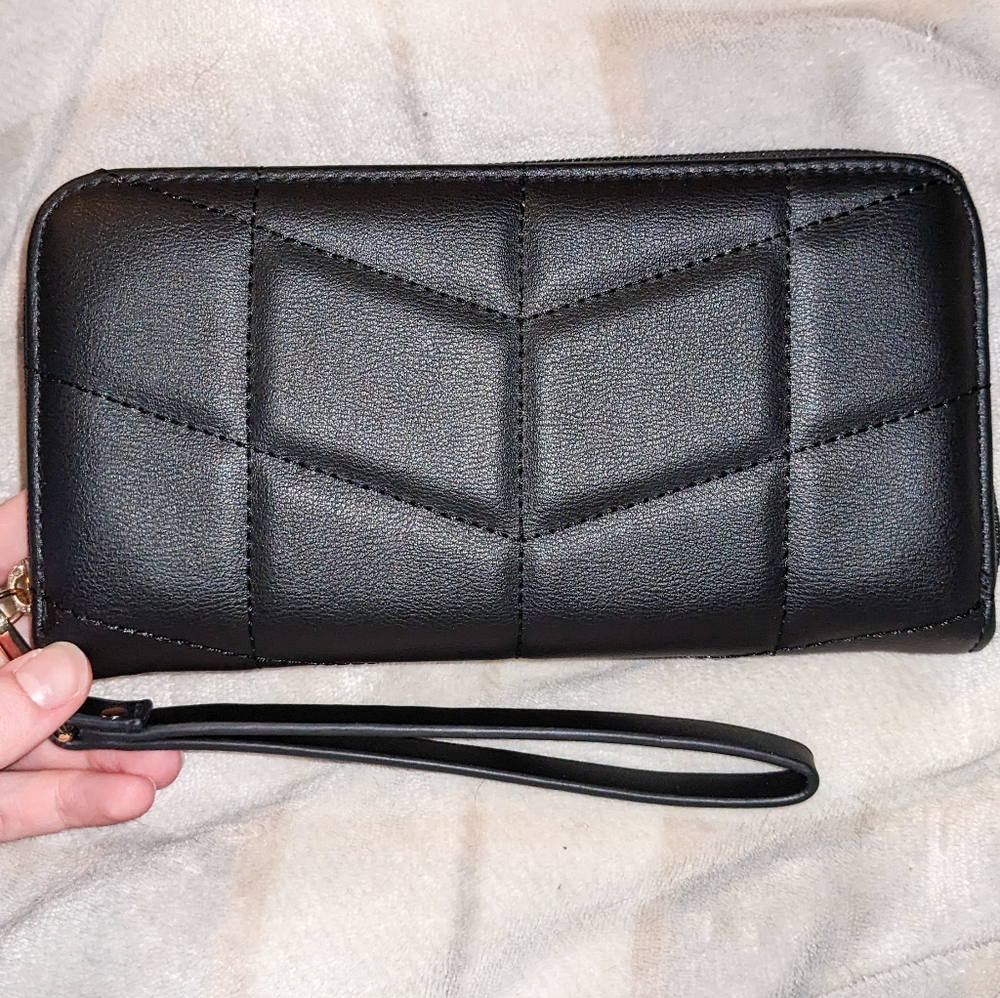 Denver Hayes Black Wallet/Wristlet Clutch